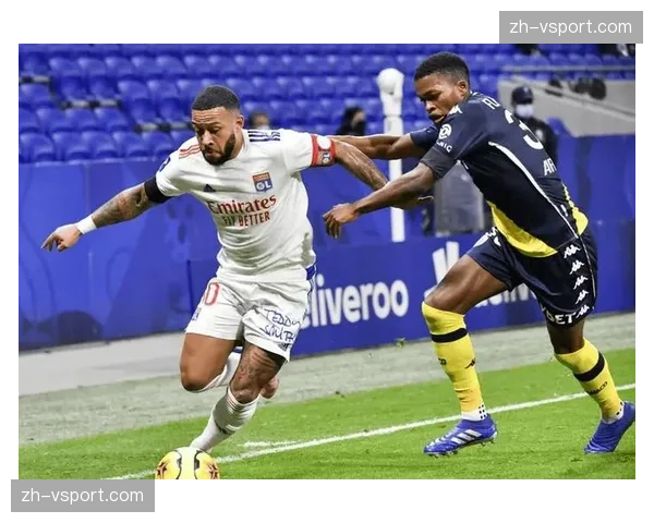 里昂连追三球上演大逆转，3-2力克朗斯脱离降级区